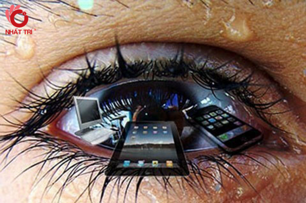 Dùng thiết bị điện tử liên tục gây hại cho mắt